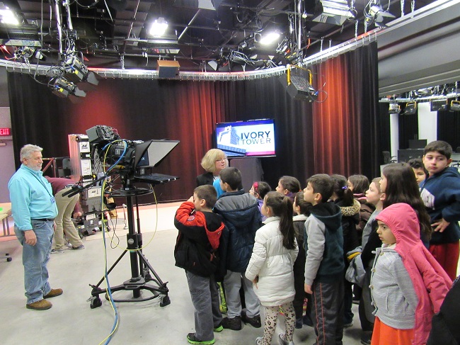 TCCS-Weekend-School-Students-visited-WCNY-Channel (3)