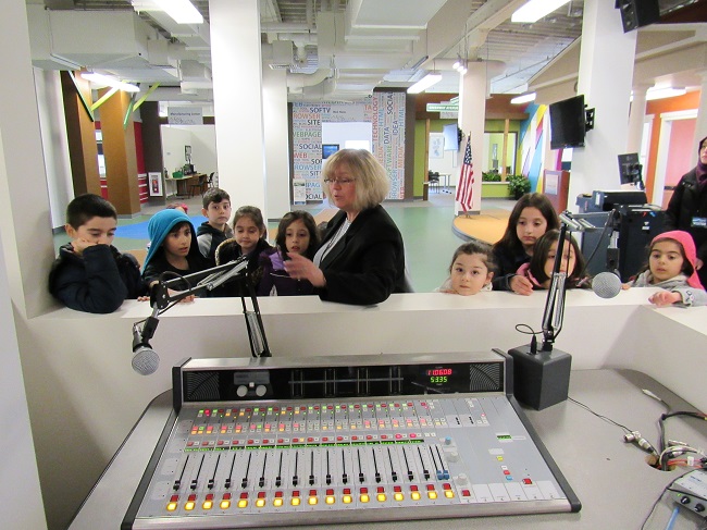 TCCS-Weekend-School-Students-visited-WCNY-Channel (6)