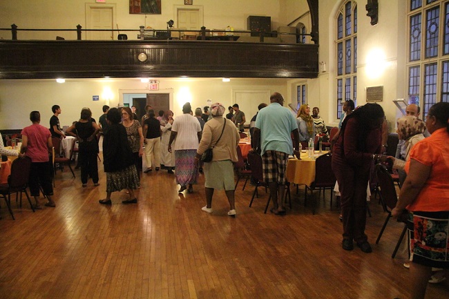 Iftar-with-members-of-Grace-Episcopal-Church (3)