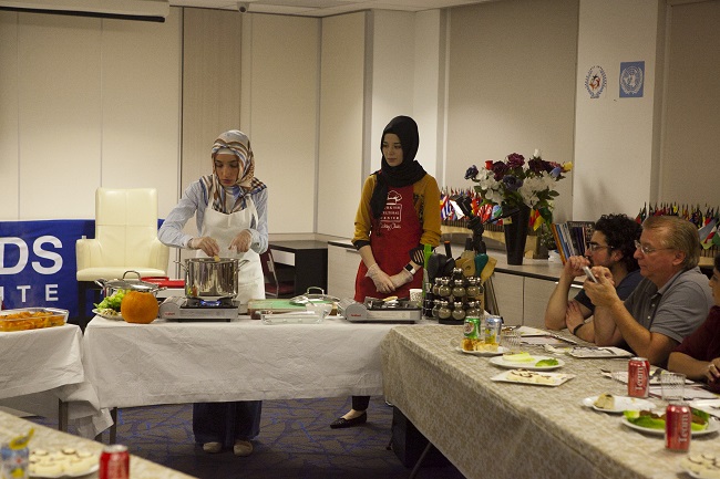 Full-House-For-The-First-Cooking-Class-Of-The-Season (6)