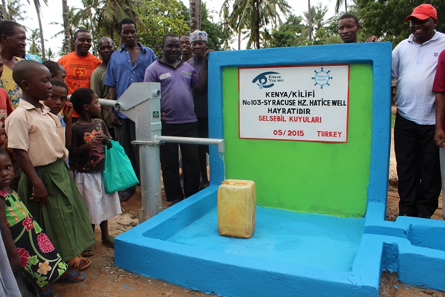 Syracuse-Community-Opened-a-Water-Well-in-Kenya (1)