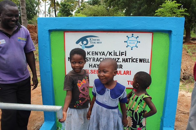 Syracuse-Community-Opened-a-Water-Well-in-Kenya (2)